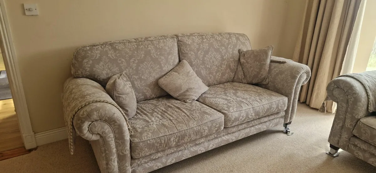 Couches - Image 2