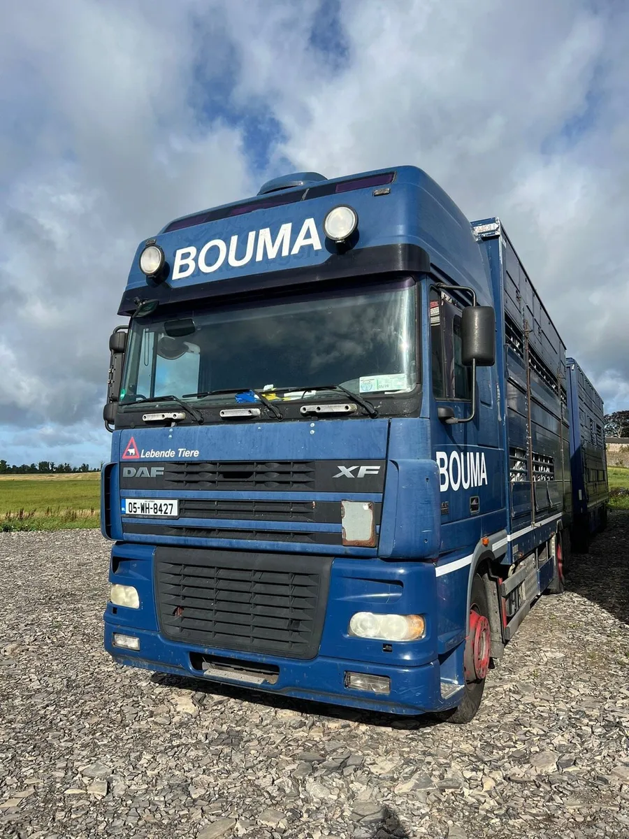 Livestock truck - Image 1