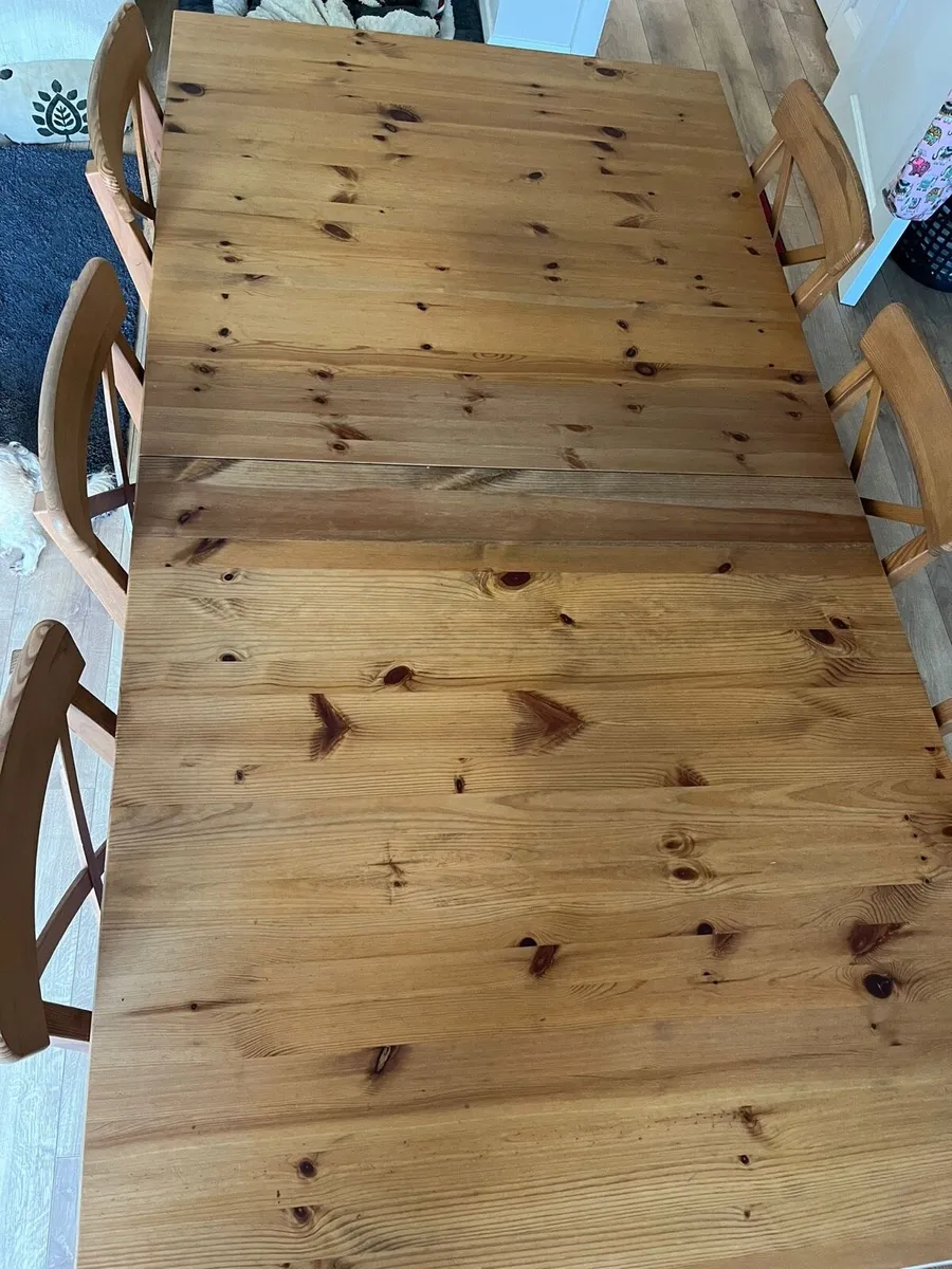 Extendable wooden dining table and chairs - Image 3