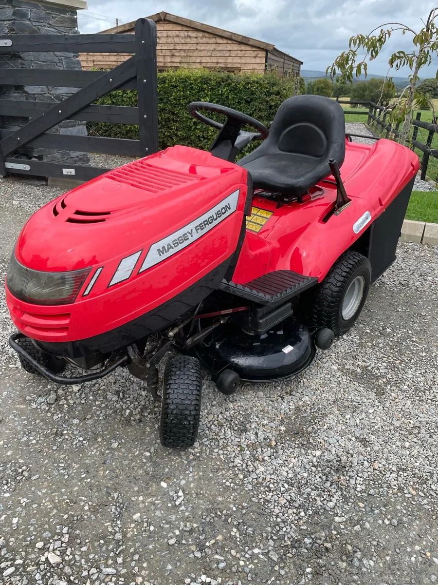 Massey Ferguson 3316HE(Castlegarden) lawnmower - Image 1