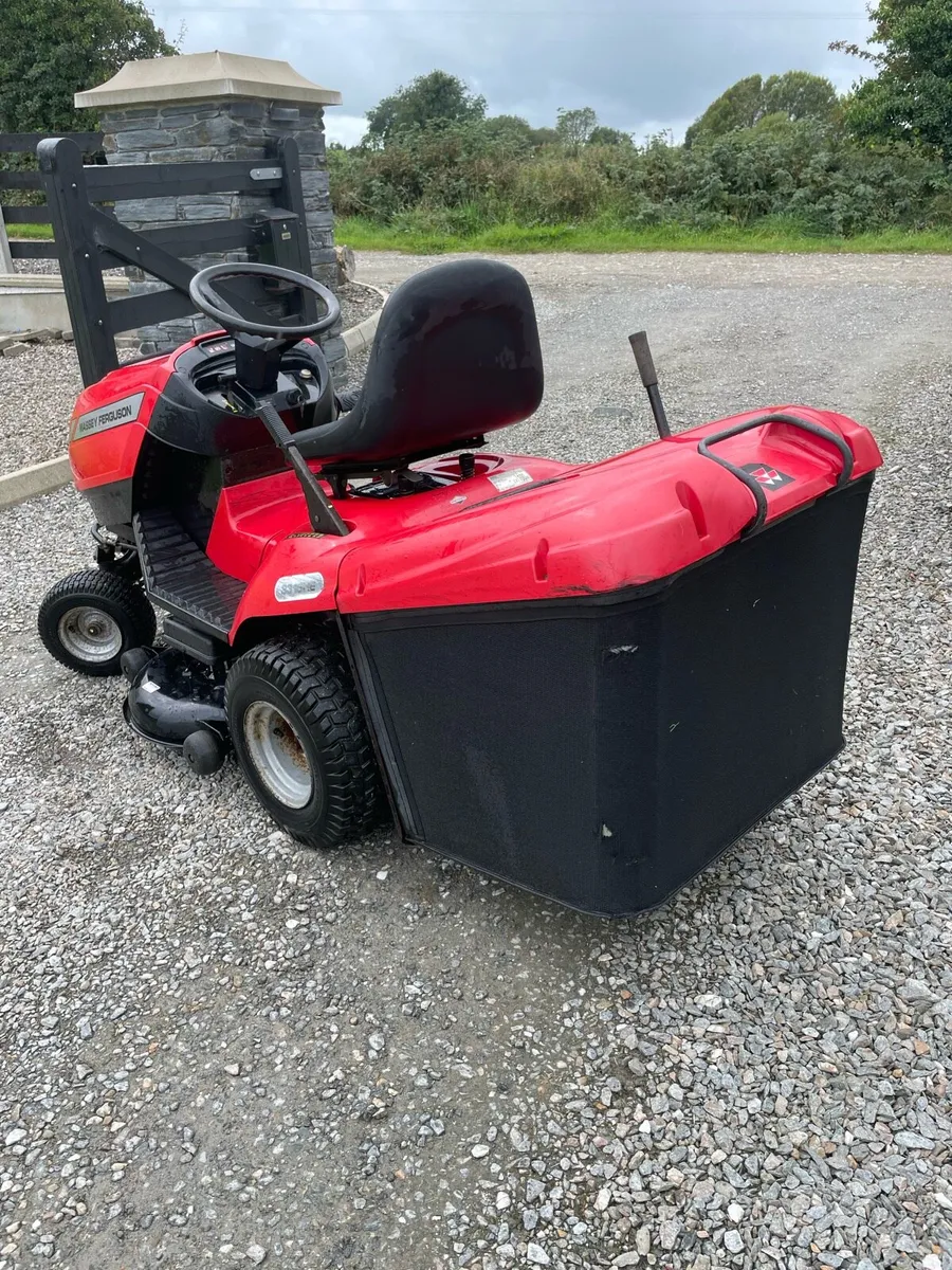 Massey Ferguson 3316HE(Castlegarden) lawnmower - Image 2