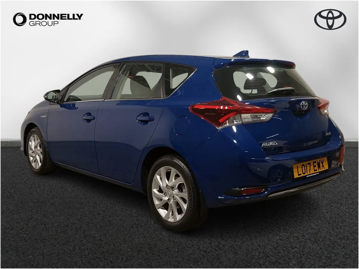 Toyota Auris Hatchback Business Edition - Image 2