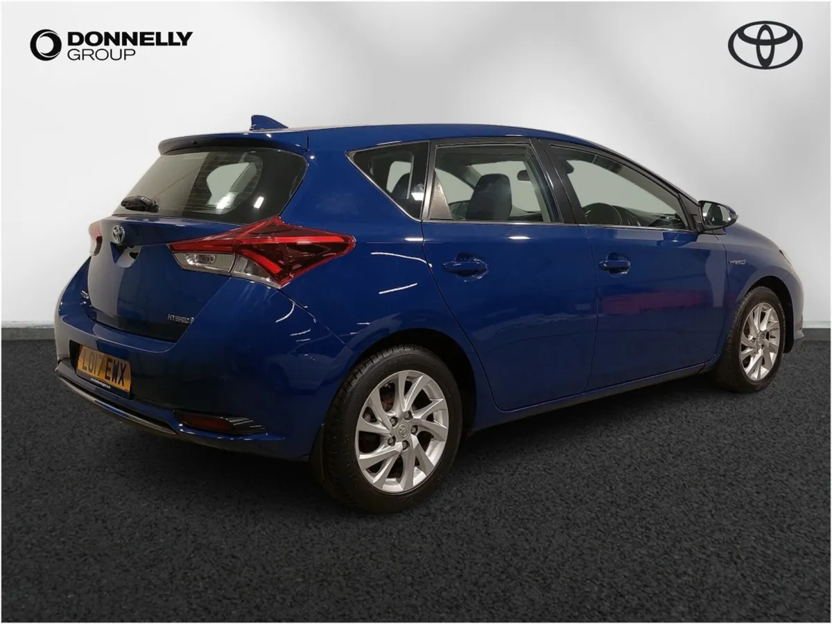 Toyota Auris Hatchback Business Edition - Image 4