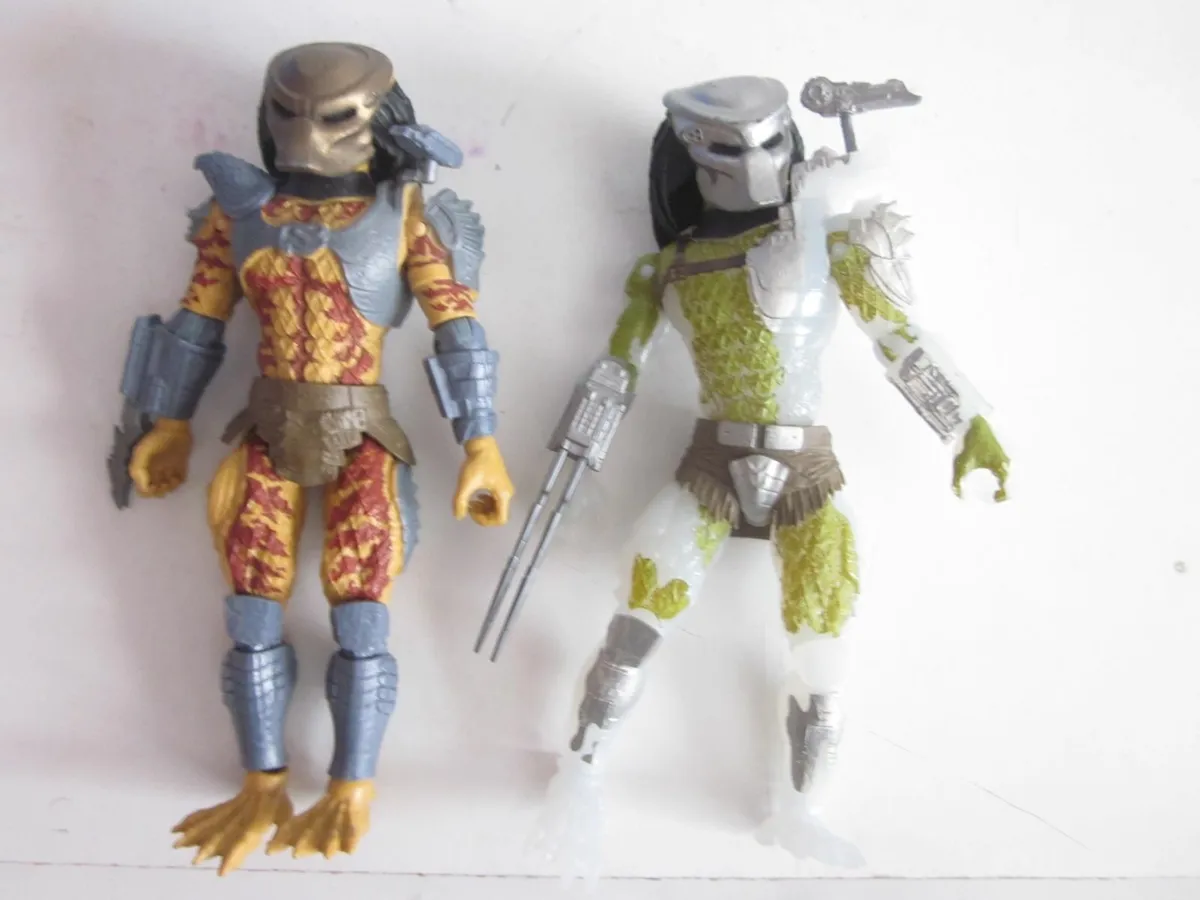 Two Predator Hunter Series 7" Action Figures 2020. - Image 1