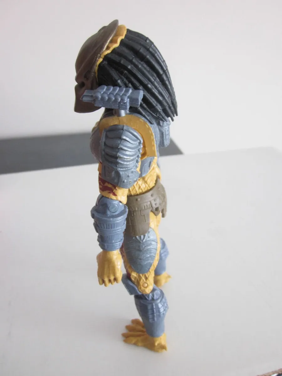 Two Predator Hunter Series 7" Action Figures 2020. - Image 2