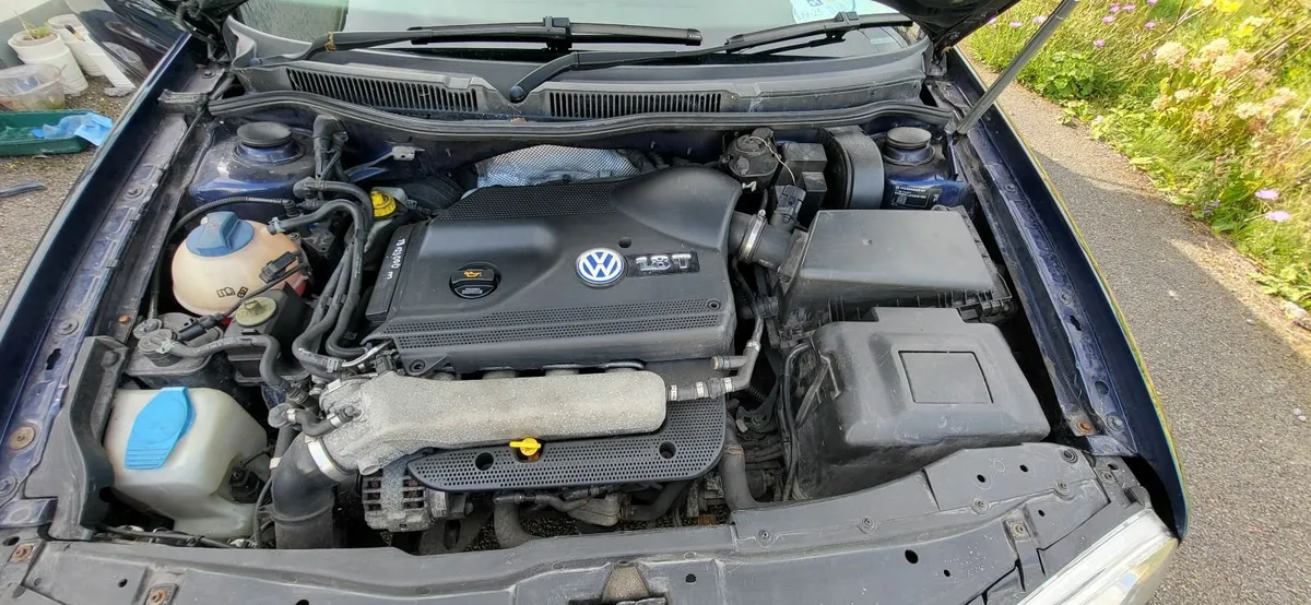 Volkswagen Golf 2002 - Image 2