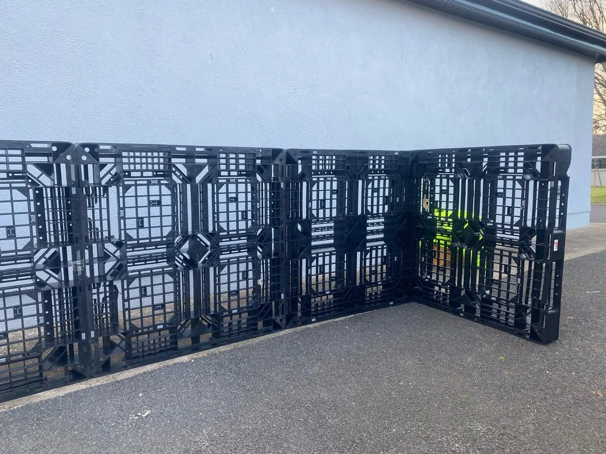 Plastic pallets, bedding fencing shed base - Image 1