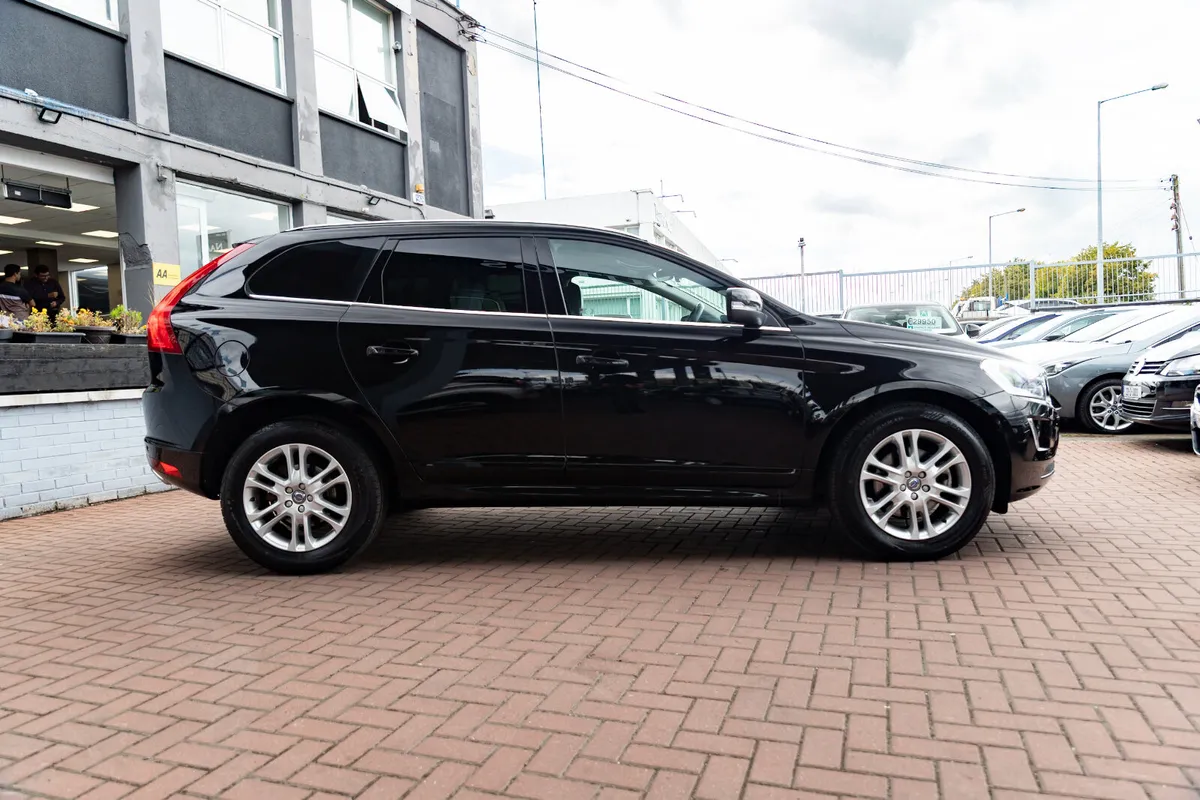 VOLVO XC60 2.0D4 SE LUXURY DELUXE 5DR ESTATE AUTO - Image 2