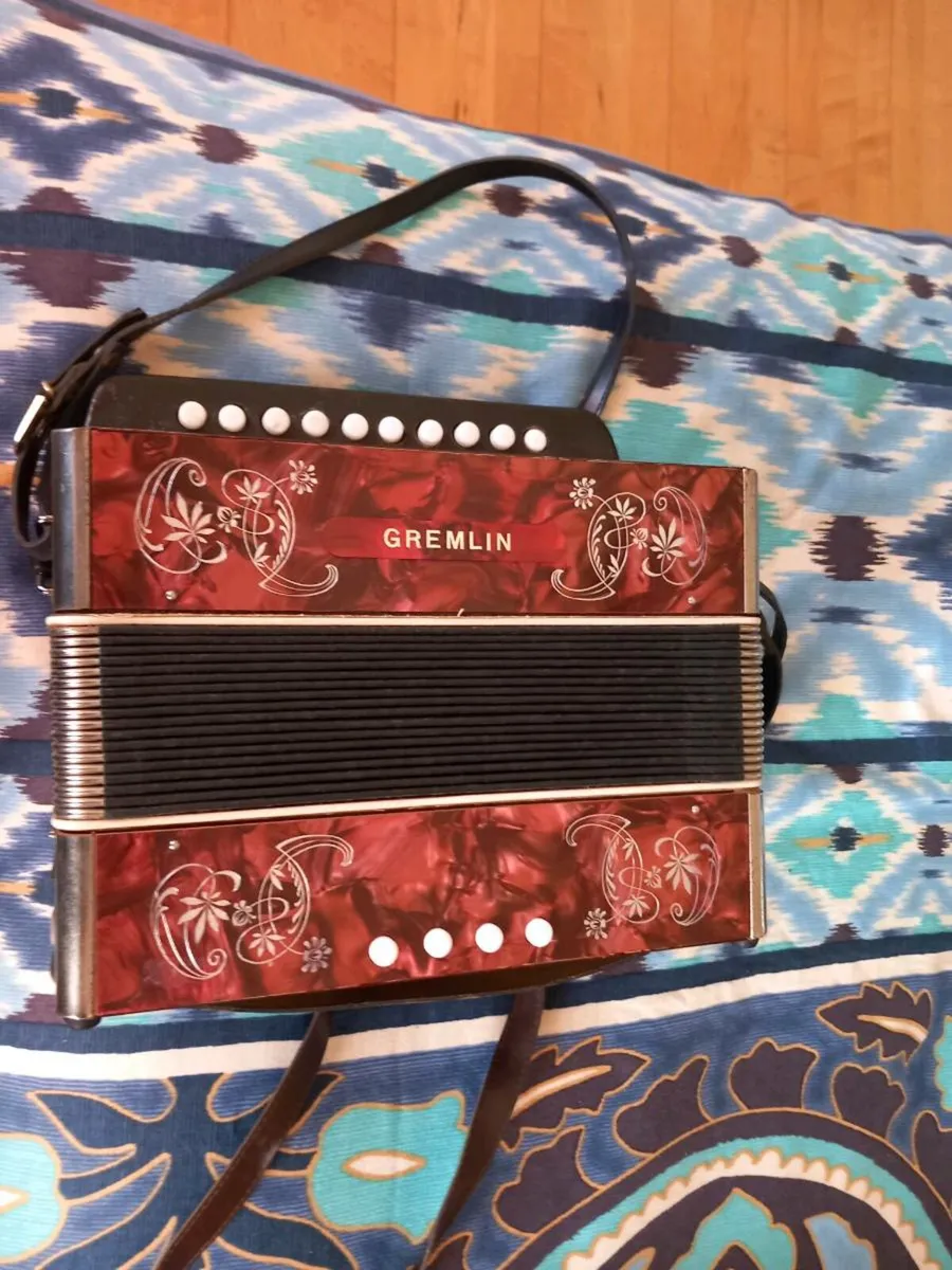 Button accordion