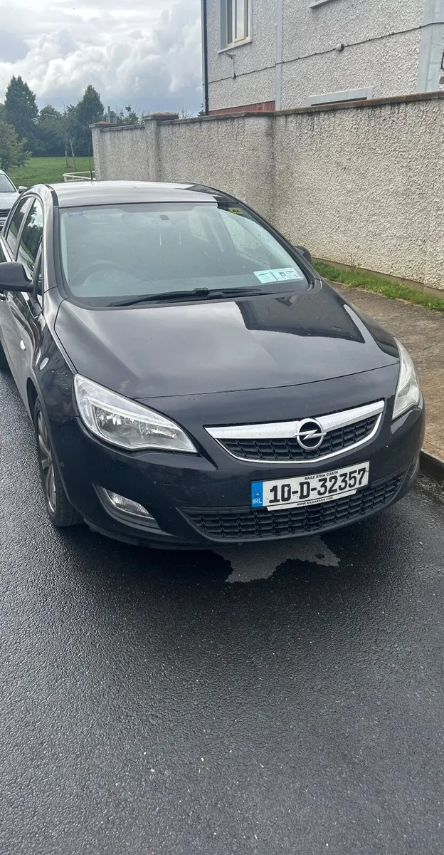 Opel Astra 2010 - Image 1