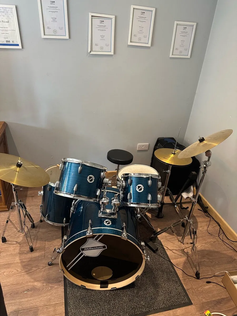 Drum set - Image 1