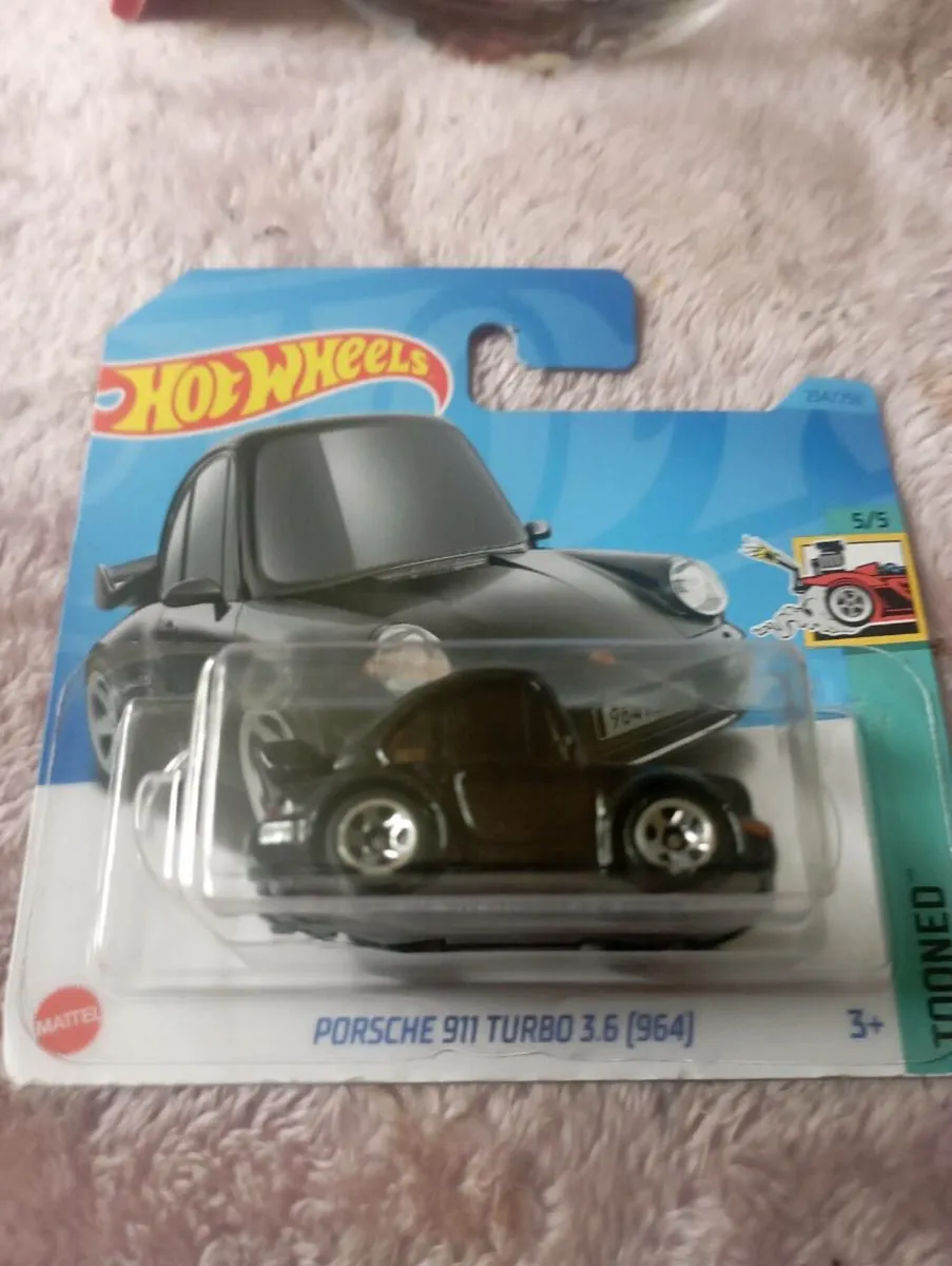 HOT  WHEELS  MODEL PORSCHE 1-64 SCALE  CARS - Image 4