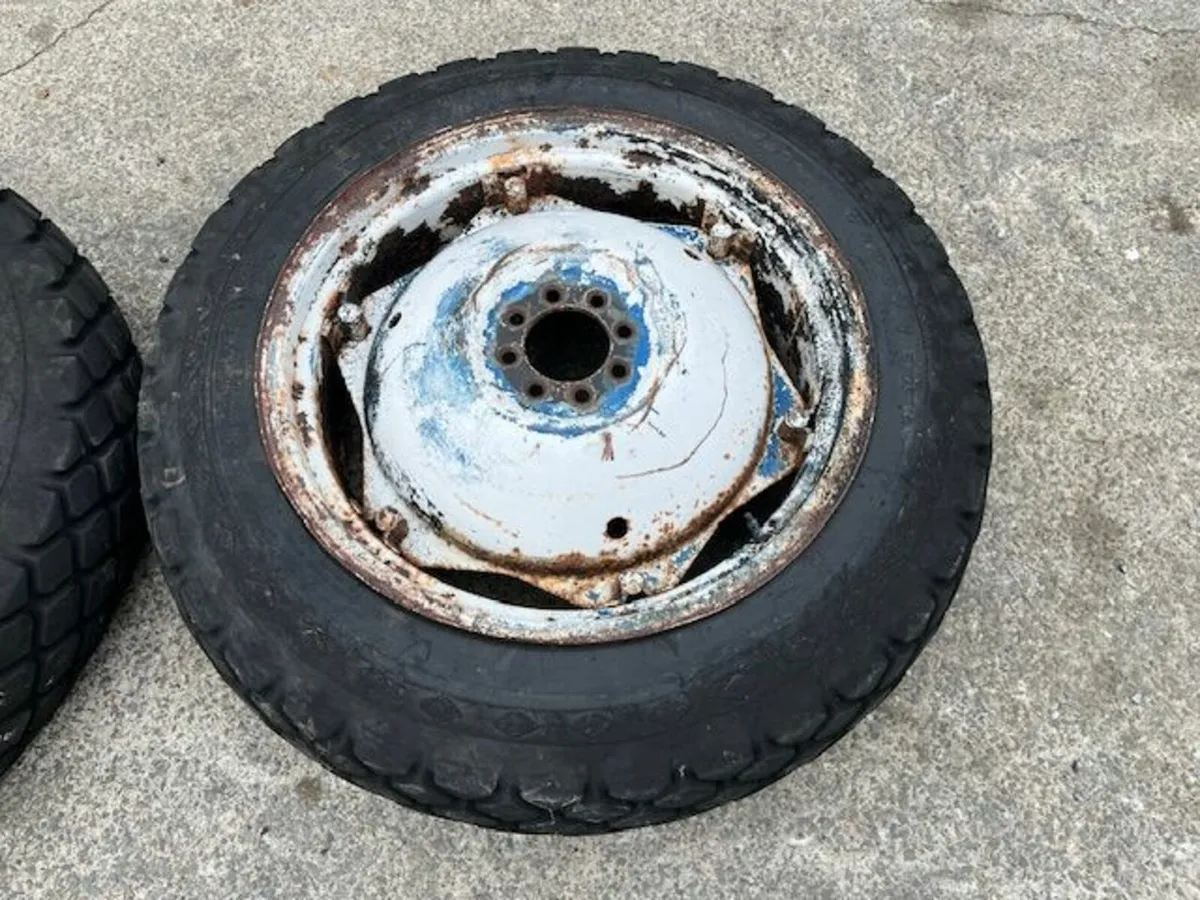 MF or Ford Wheels on 10 x 28 Grass Tyres - Image 3