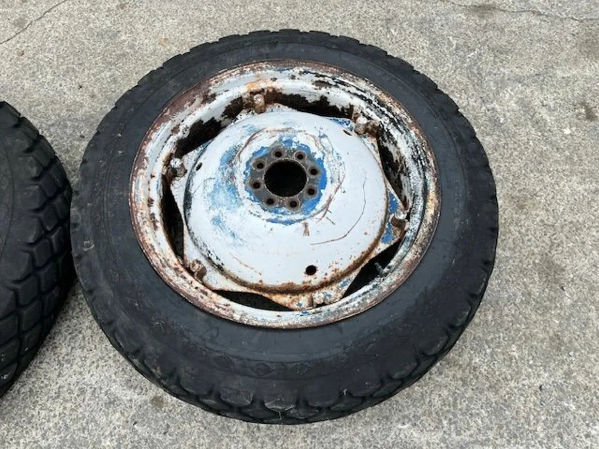 MF or Ford Wheels on 10 x 28 Grass Tyres - Image 4