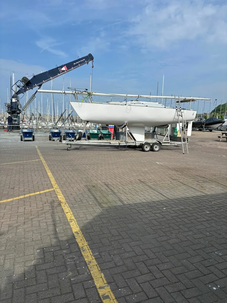 J24 Sailing Boat - Image 3