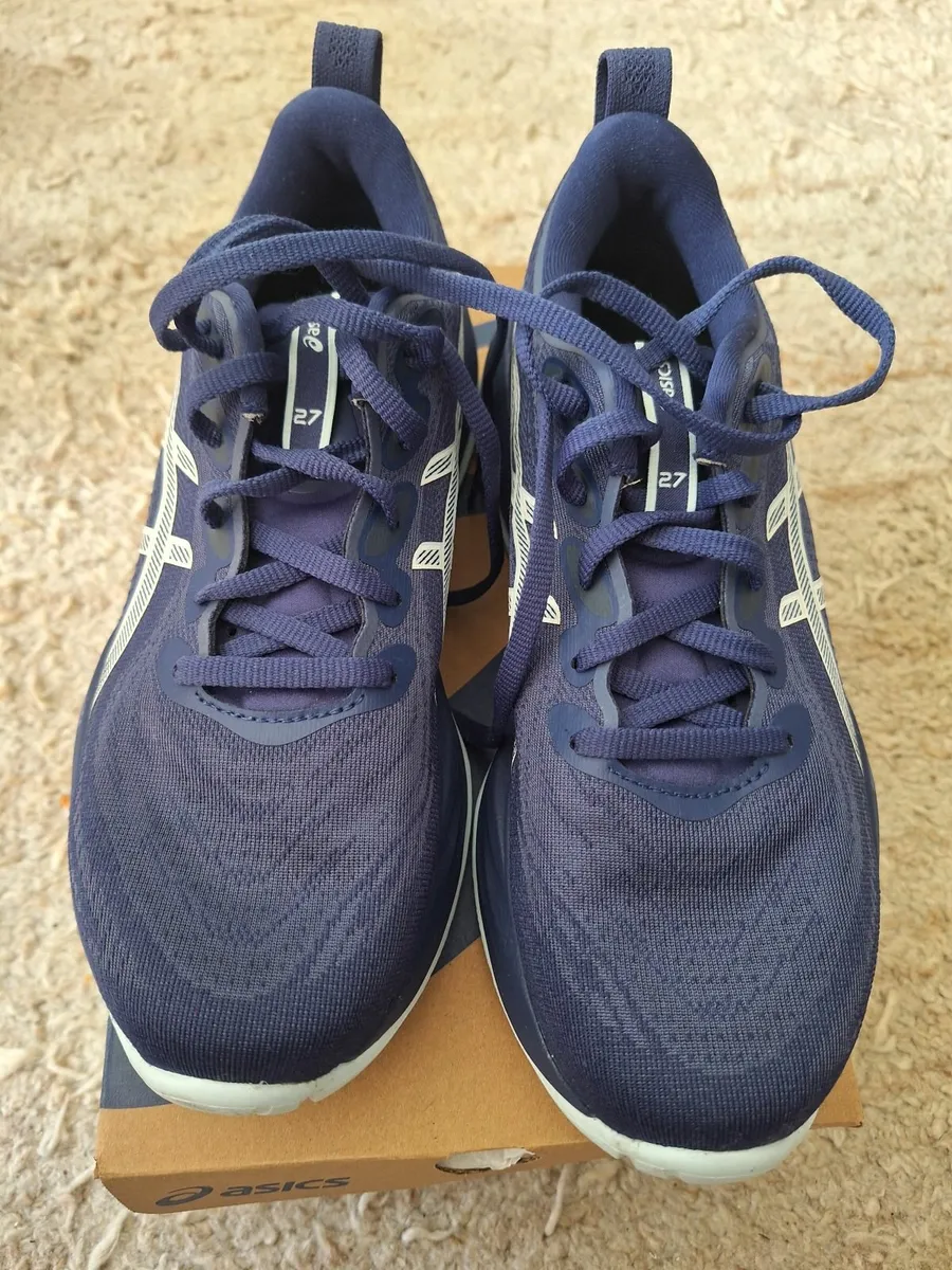 Nearly new Asics Gel Cumulus 27 Women's size 40 - Image 1