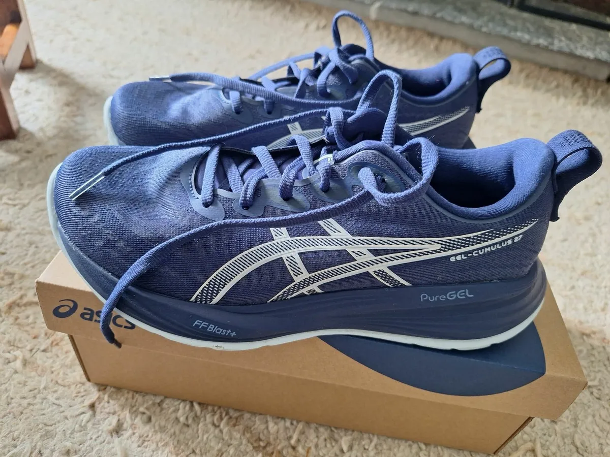 Nearly new Asics Gel Cumulus 27 Women's size 40 - Image 4