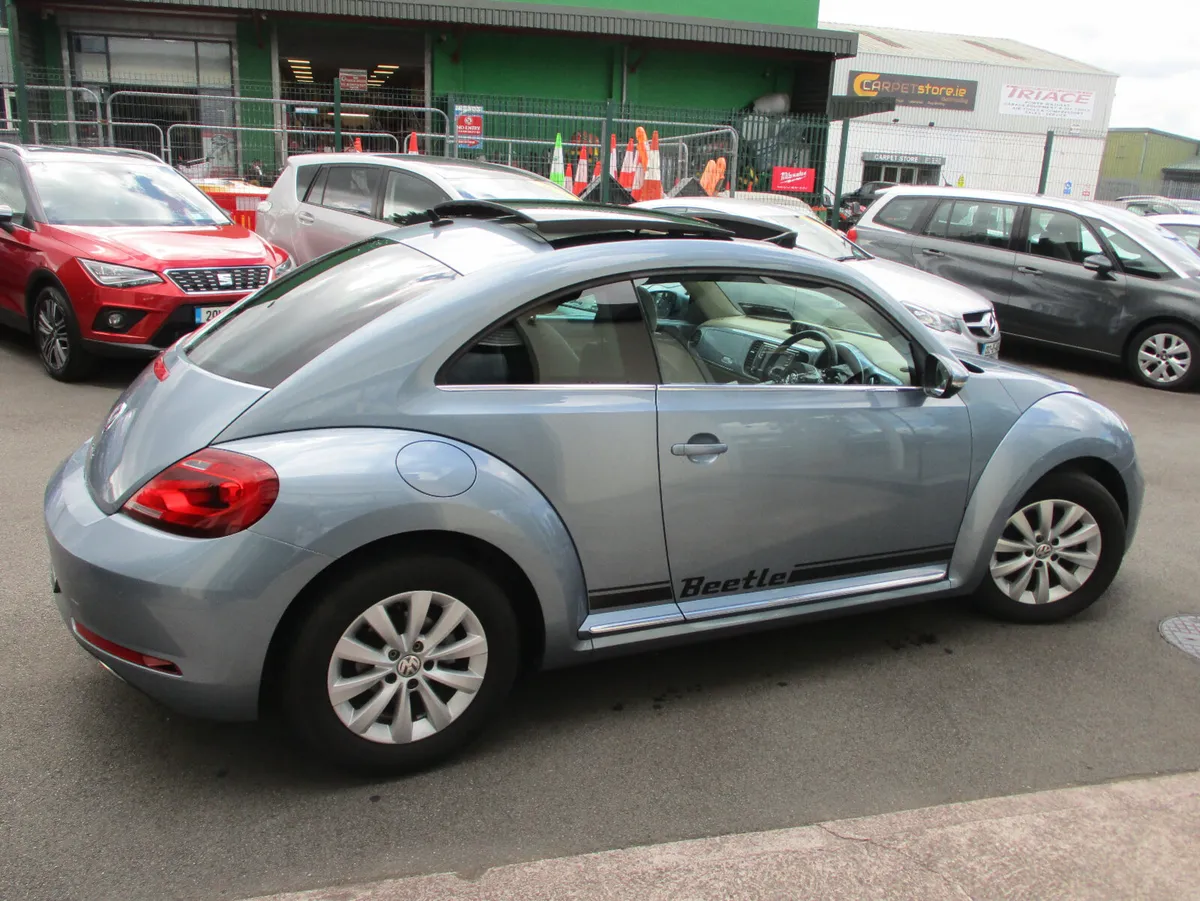 Volkswagen Beetle Design 1.0TSI  Auto . 2018 - Image 4