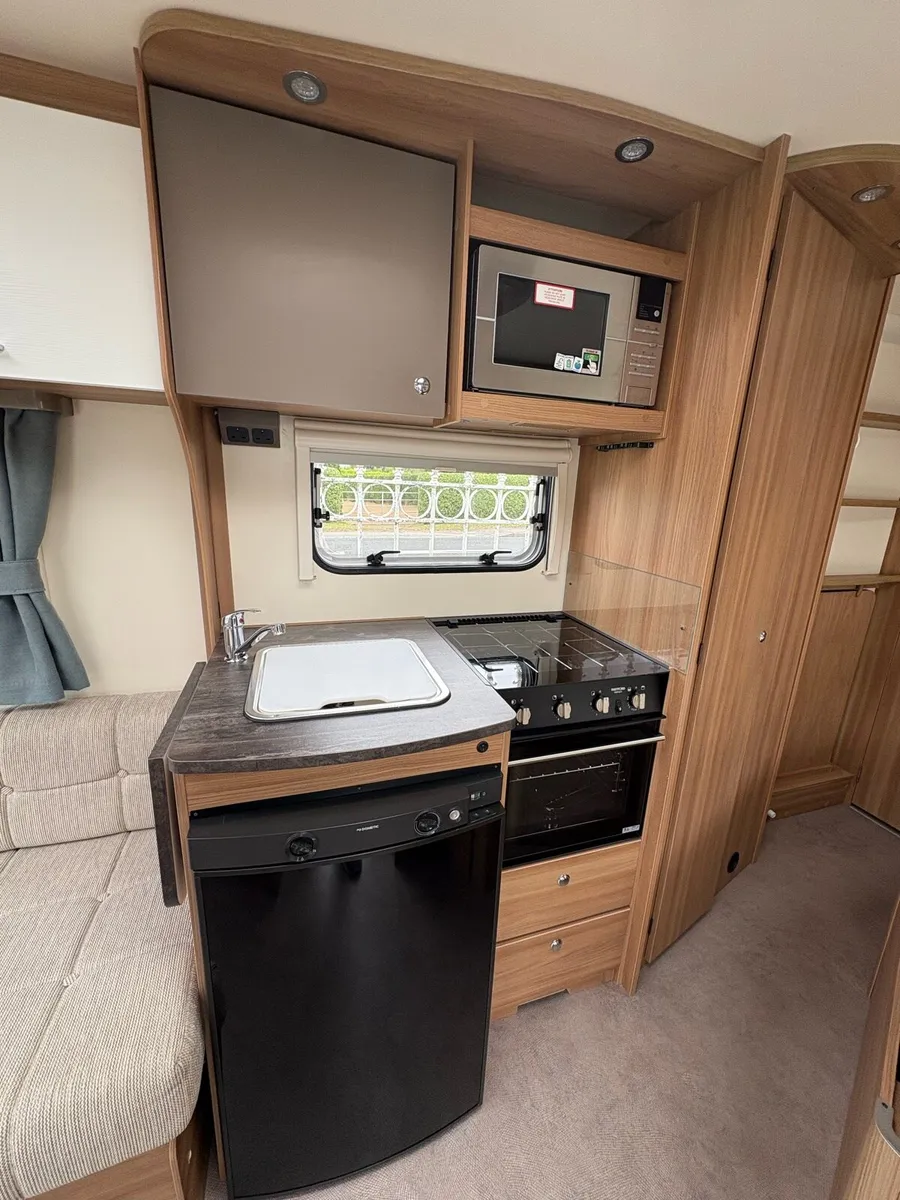 Bailey Pursuit 430-4 Fixed bed end washroom - Image 3