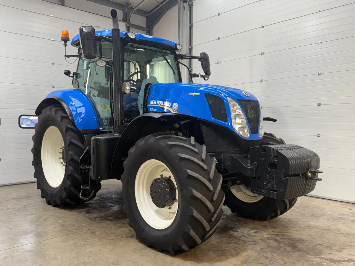 NewHolland T7.235 AutoCommand - Image 2