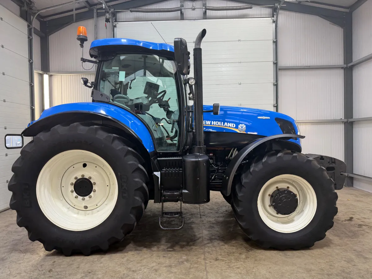 NewHolland T7.235 AutoCommand - Image 3