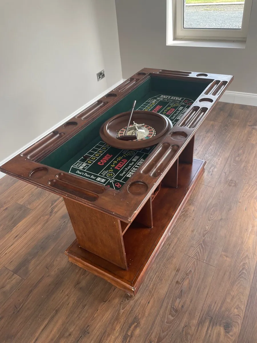 Poker table - Image 1