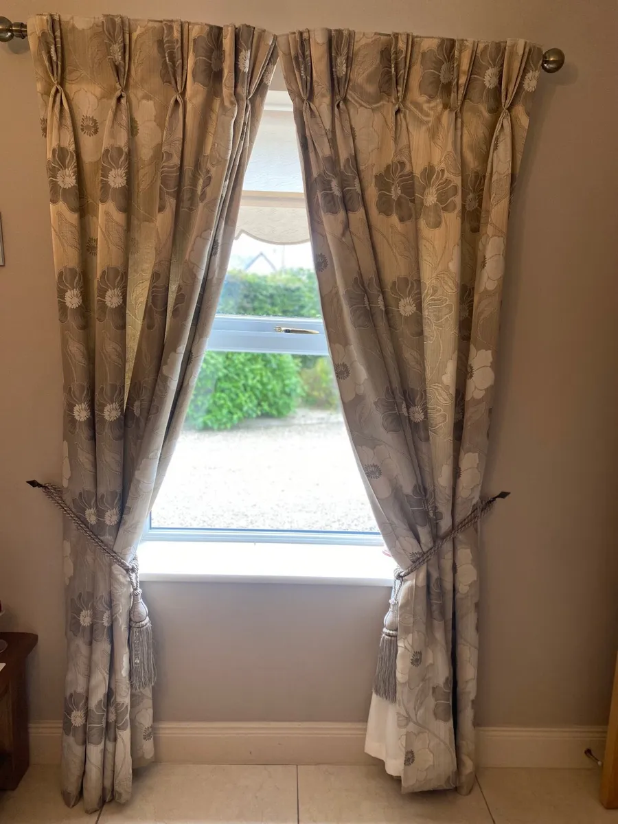 Curtains - Image 1
