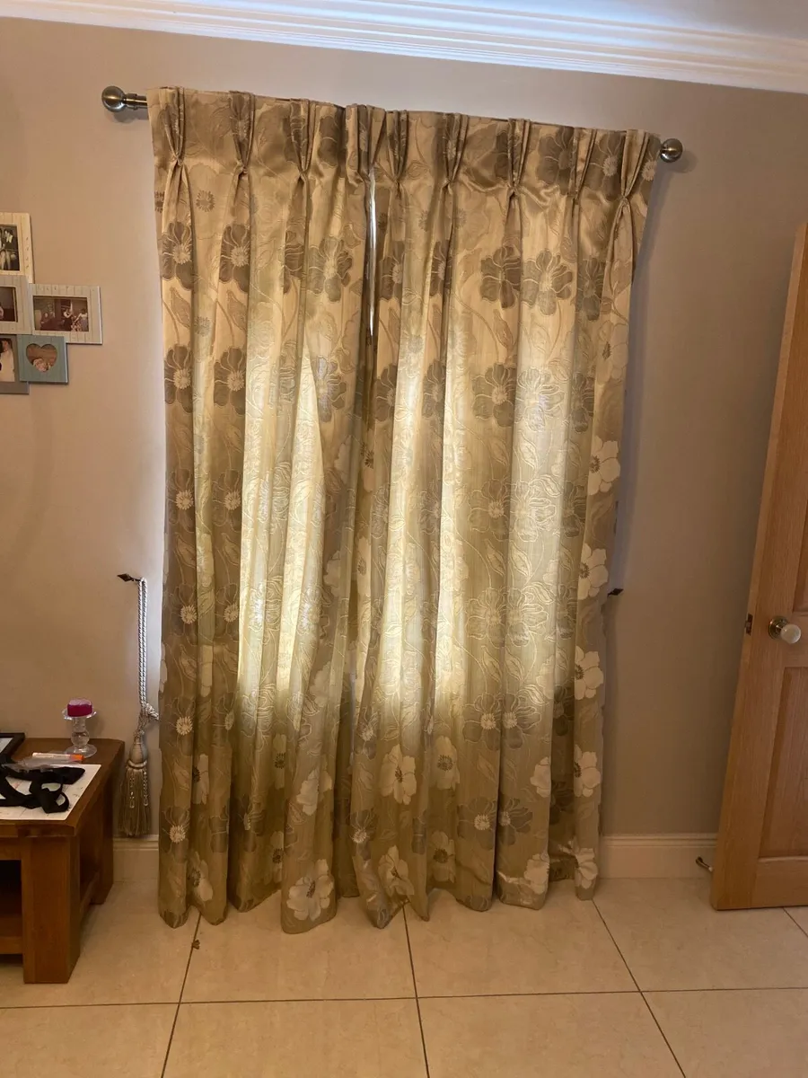 Curtains - Image 2