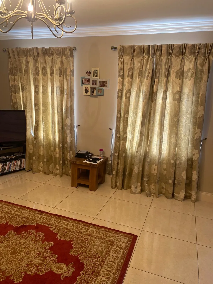 Curtains - Image 3