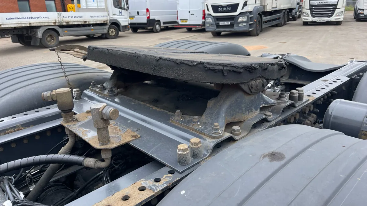 Scania S500 TopLine Rear Lift Twin Line hydraulic - Image 4