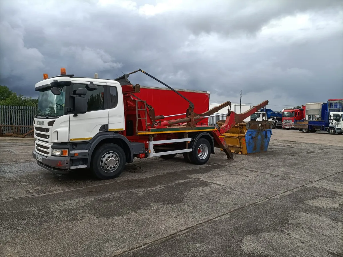 2016 Scania P250 Skip Lorry Manual gear box - Image 4