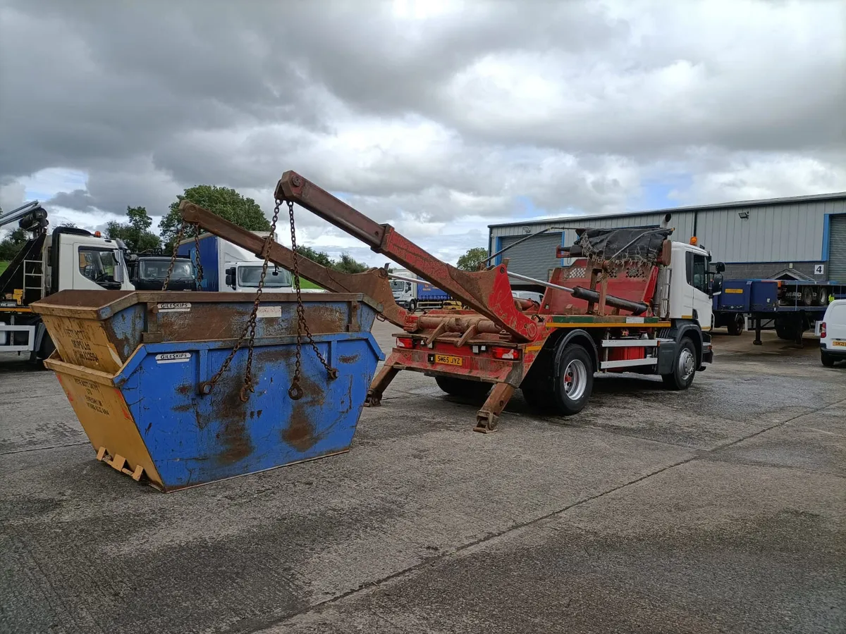 2016 Scania P250 Skip Lorry Manual gear box - Image 2