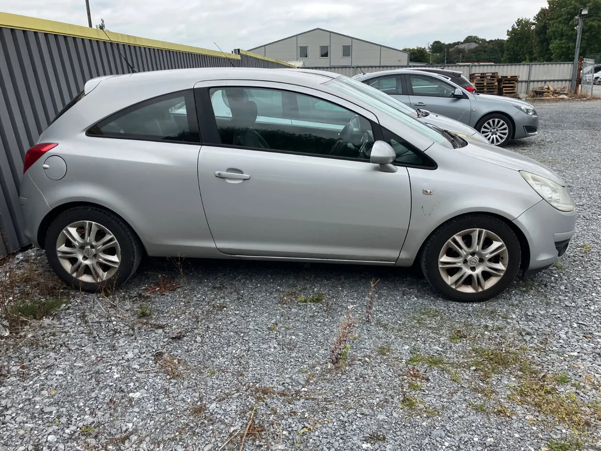 Opel Corsa 2009 - Image 2