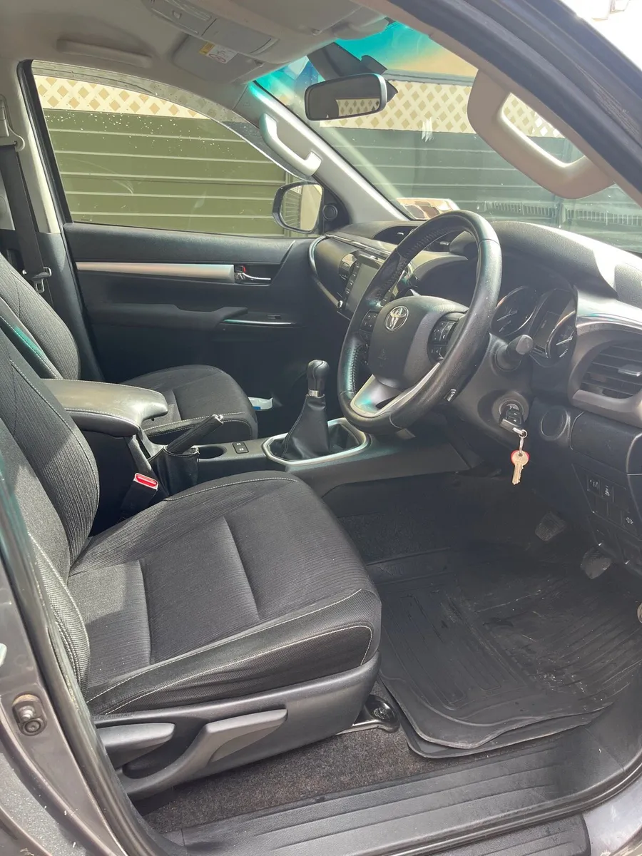 Toyota hilux - Image 2