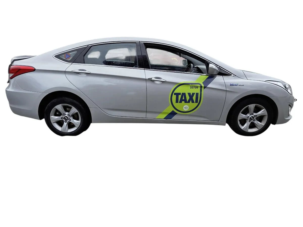 2013 HYUNDAI I40 For Breaking/Dismantling - Image 2