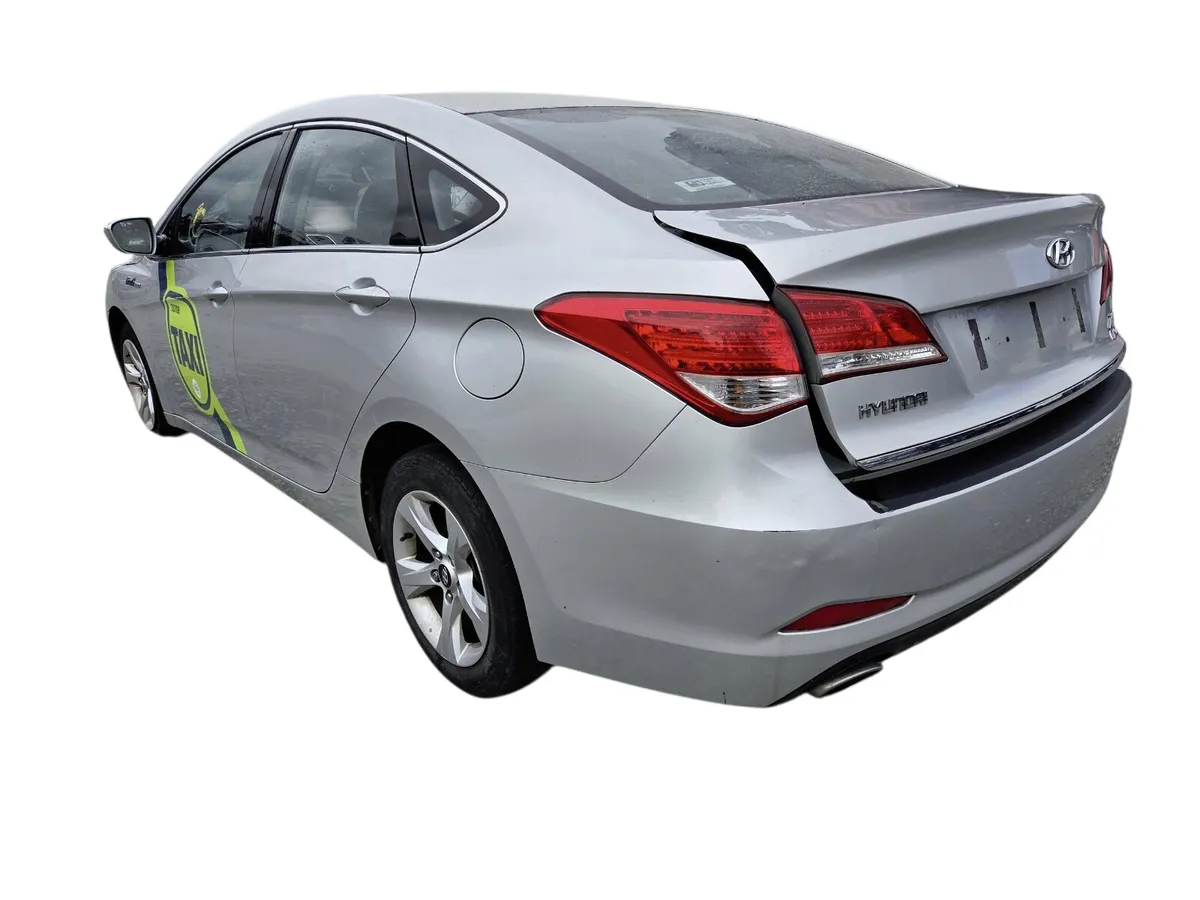 2013 HYUNDAI I40 For Breaking/Dismantling - Image 4