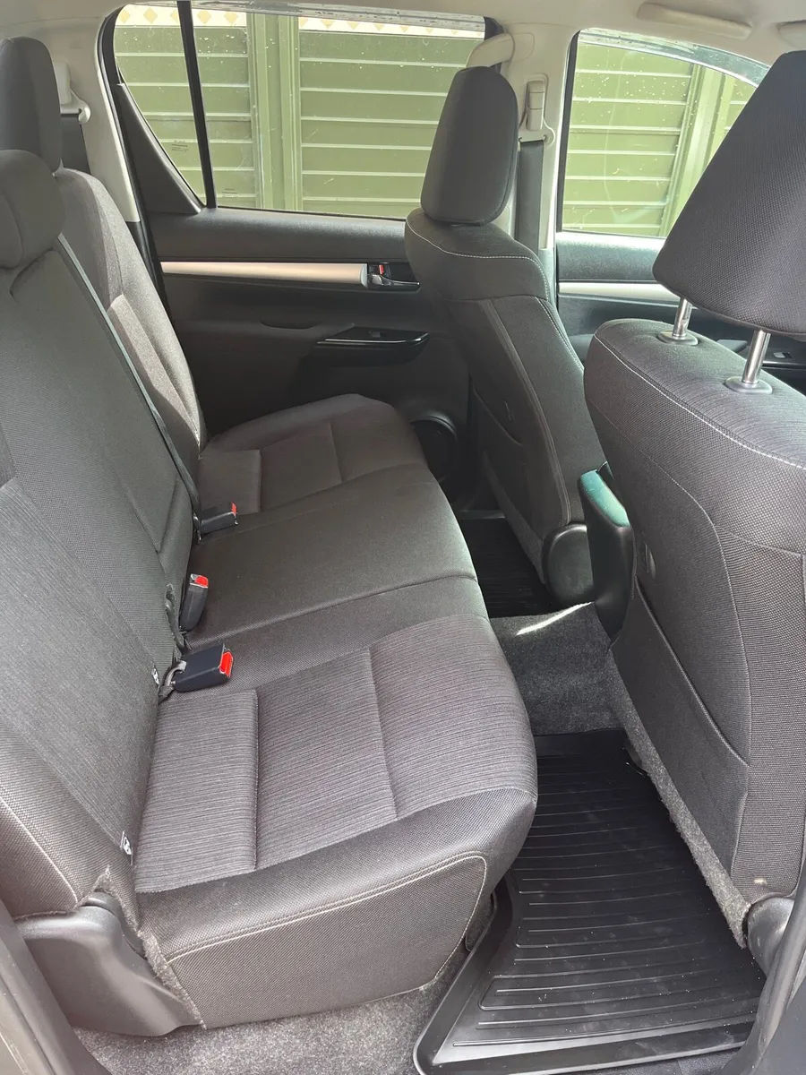 Toyota hilux - Image 3