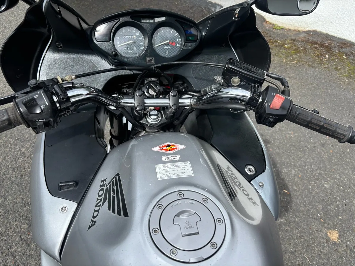 Honda NT650V Deauville - Image 4