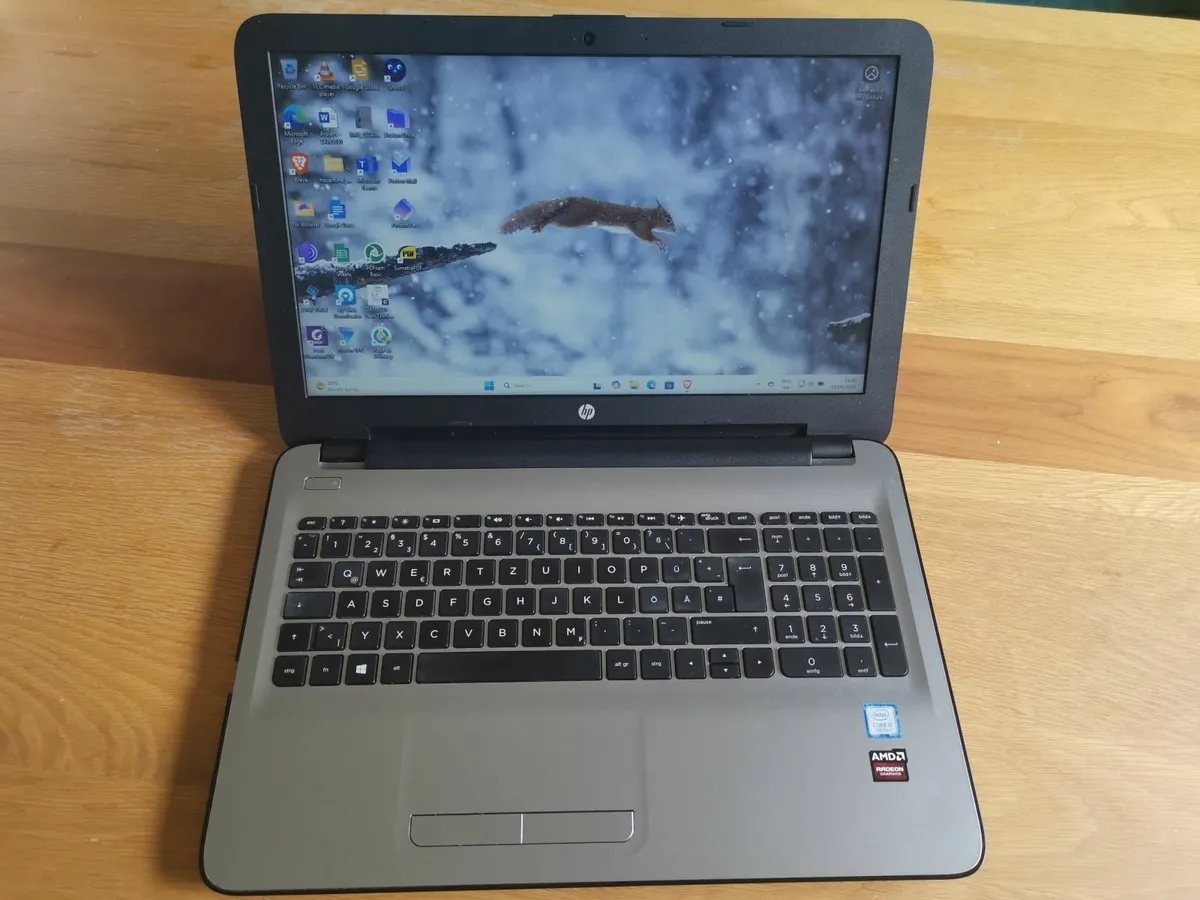 HP Notebook - 15-ay174ng Intel i5 7th Gen 16GB - Image 1