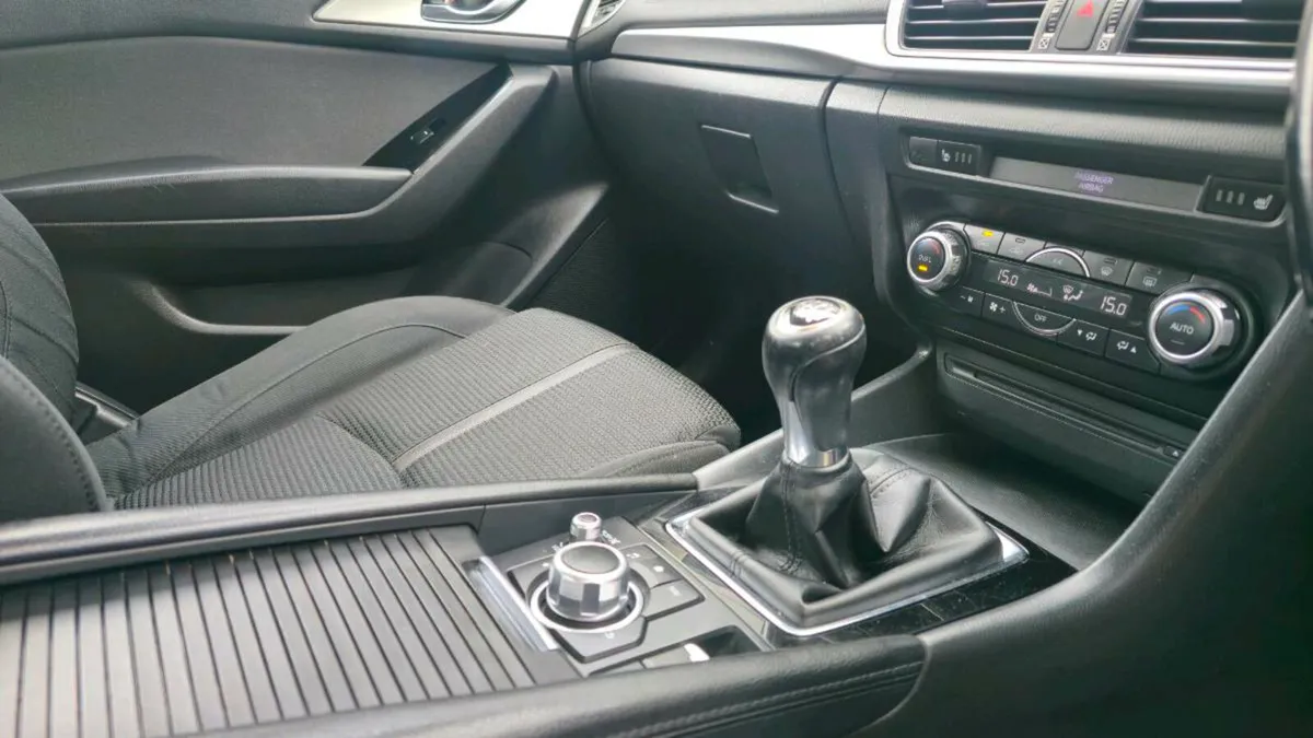 Mazda 3  1.5D - Image 3
