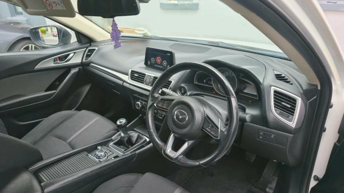 Mazda 3  1.5D - Image 4