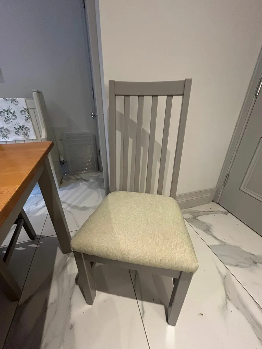 Kitchen Table and 6 chairs - Image 3