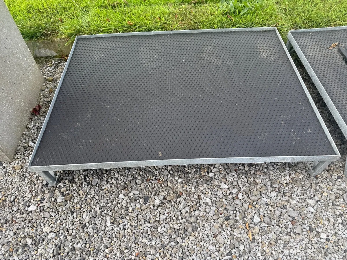 Galvanised dog bed - Image 2
