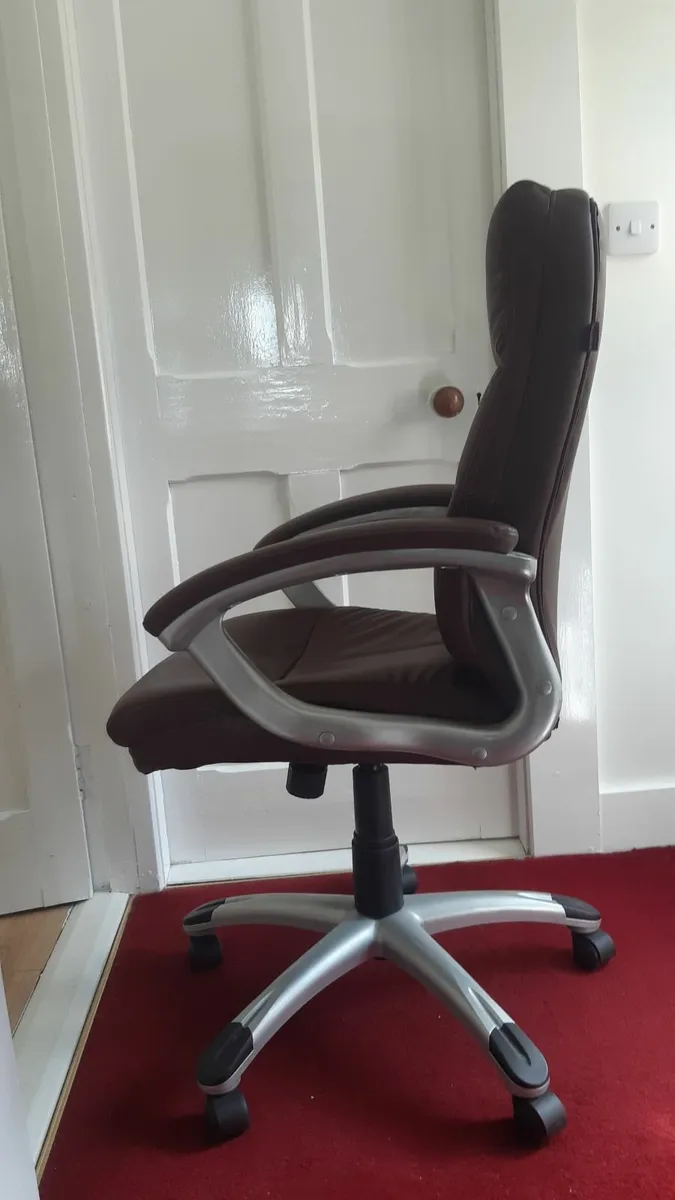 Office chair - Image 1