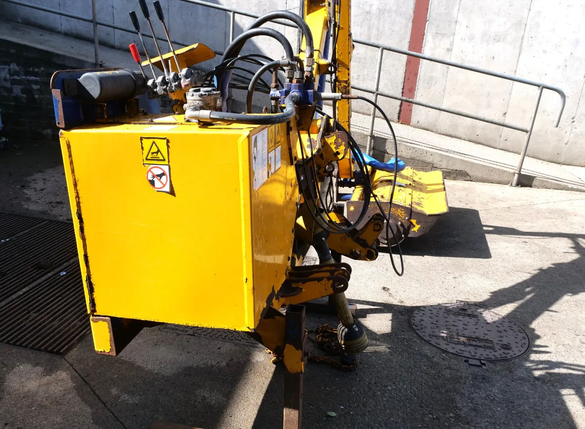 BOMFORD HEDGECUTTER - Image 2