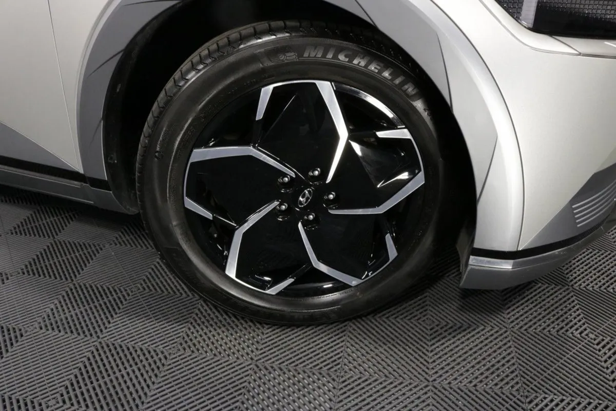 Hyundai Ioniq Premium EV - Image 3