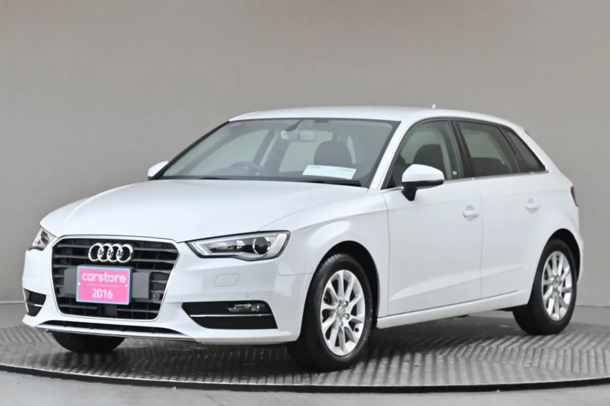 Audi A3 1.4 Tfsi S-tronic 5DR  reverse Cam park S - Image 3