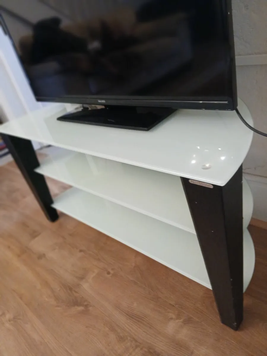 Norstone tv stand leather and glass in mint condit - Image 3