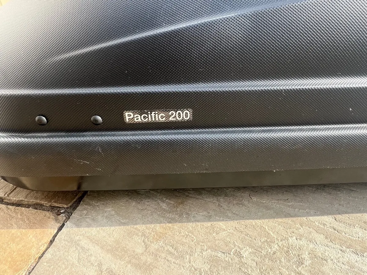 Thule Pacific 200 Roofbox - Image 2