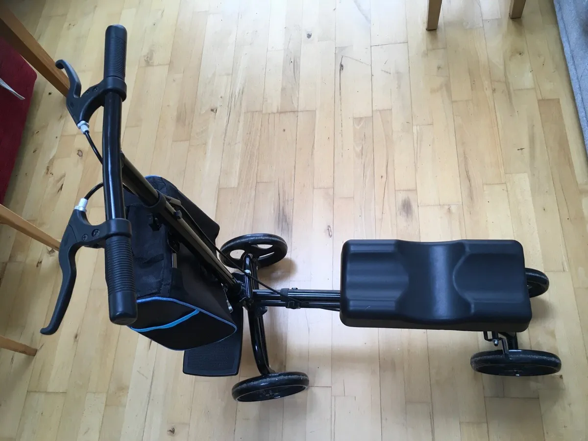 Knee support 4- wheeled rollator - Image 2